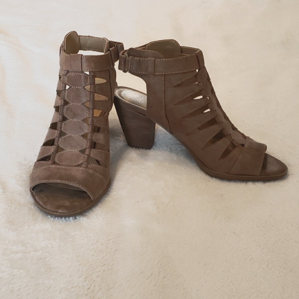 Naturalizer Open Toe Strappy Sandal 8.5